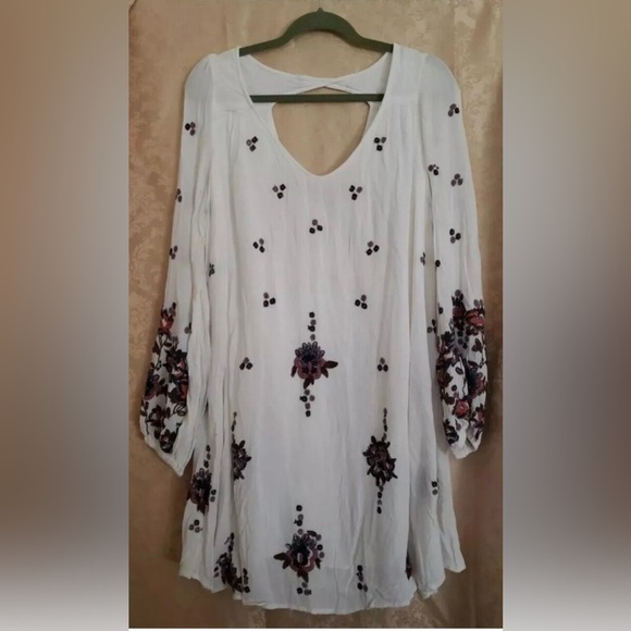 Free People Oxford Embroidery Dress/Tunic. Medium - Picture 5 of 11